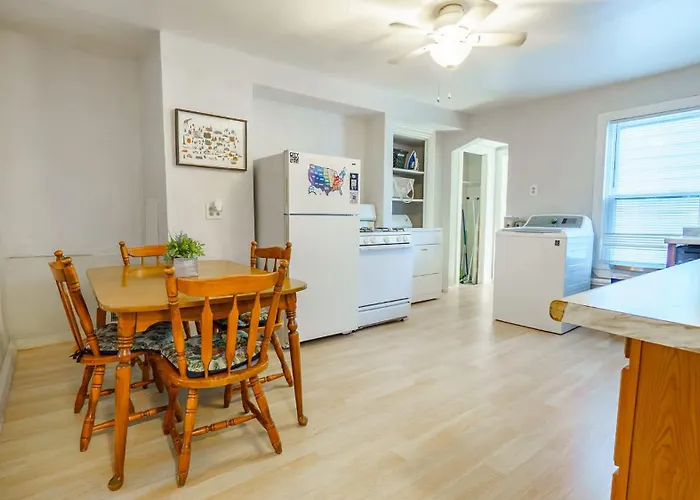 3 Bedroom Southside Pad - Sleeps 8 - Amazing Location Pittsburgh