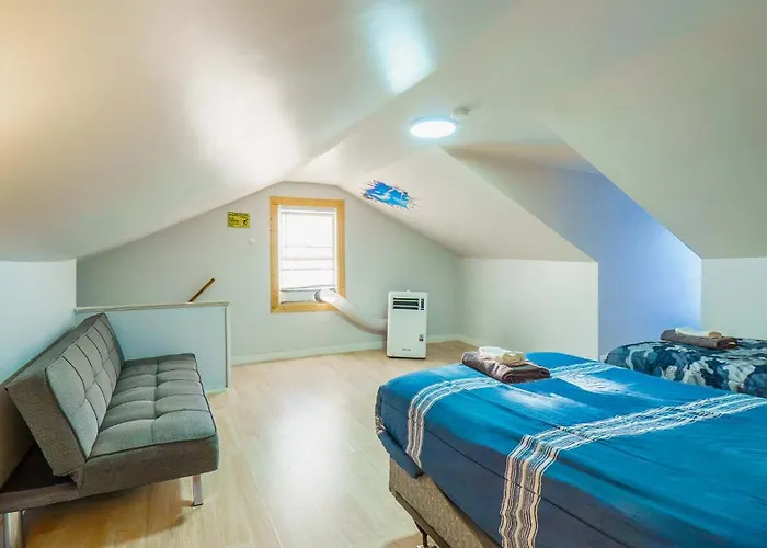 Apartment 3 Bedroom Southside Pad - Sleeps 8 - Amazing Location *