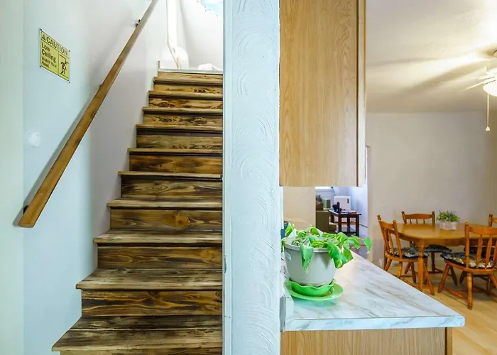 3 Bedroom Southside Pad - Sleeps 8 - Amazing Location *