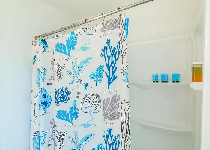 Apartment 3 Bedroom Southside Pad - Sleeps 8 - Amazing Location *