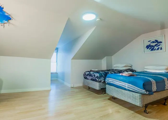 3 Bedroom Southside Pad - Sleeps 8 - Amazing Location Apartment Pittsburgh