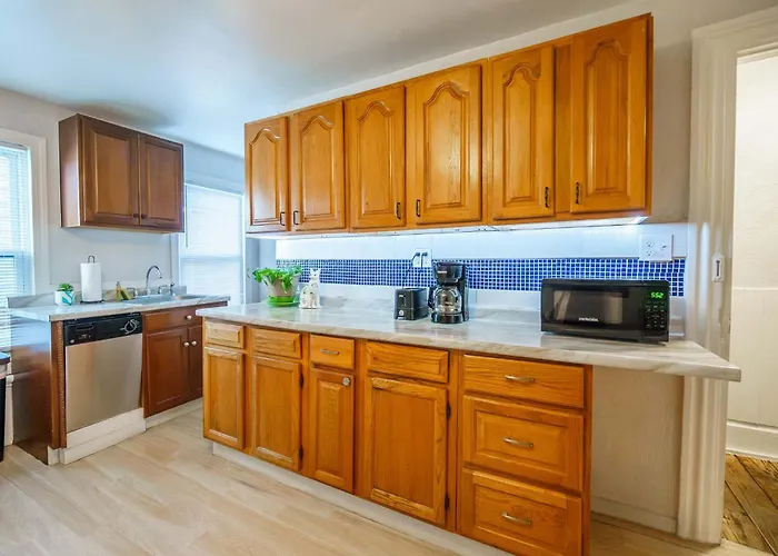 3 Bedroom Southside Pad - Sleeps 8 - Amazing Location *