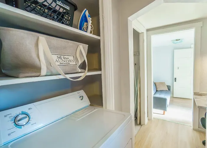 3 Bedroom Southside Pad - Sleeps 8 - Amazing Location Pittsburgh