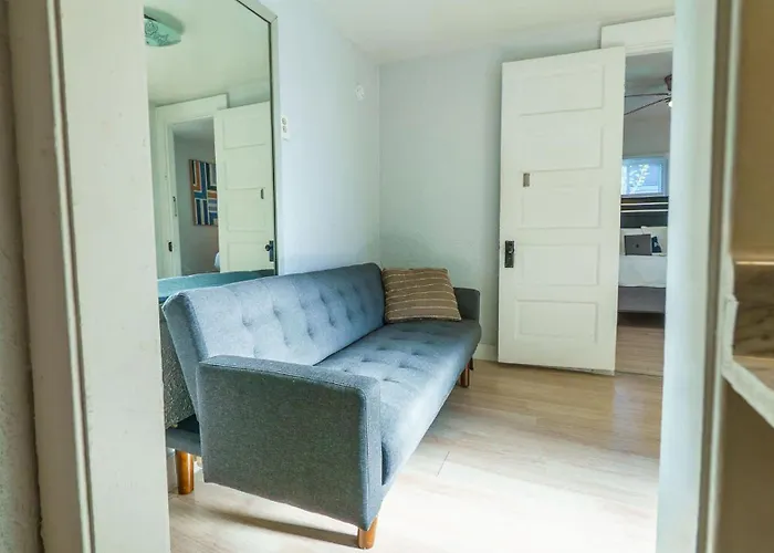 3 Bedroom Southside Pad - Sleeps 8 - Amazing Location Pittsburgh