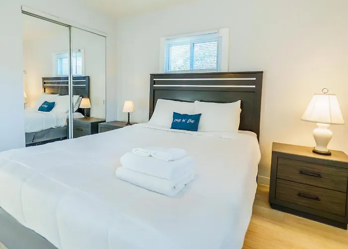 3 Bedroom Southside Pad - Sleeps 8 - Amazing Location * Pittsburgh