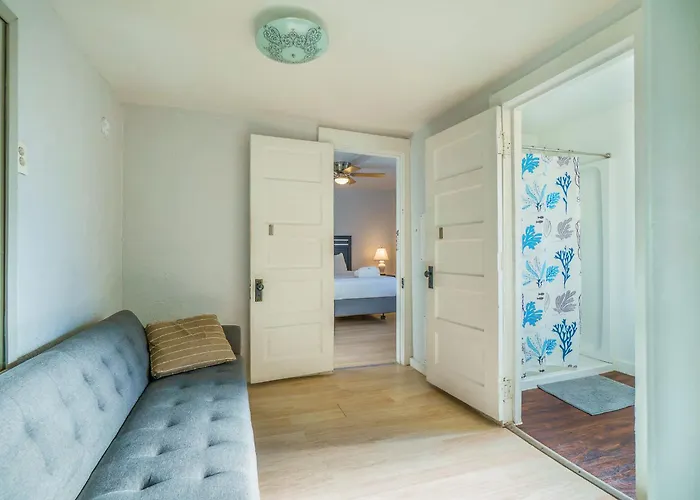 3 Bedroom Southside Pad - Sleeps 8 - Amazing Location *